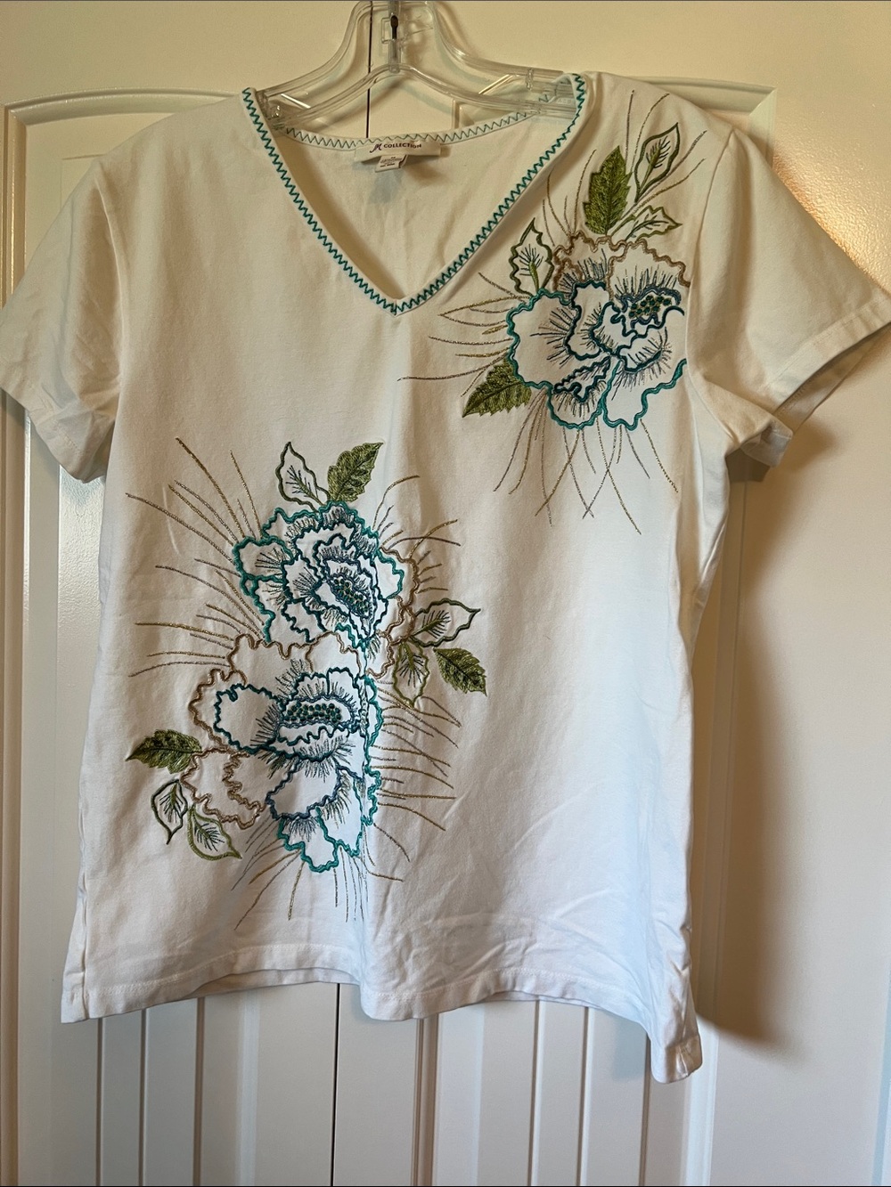 JM Collection White Floral Embroidered V-Neck Top